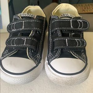 Size 6 toddler Converse sneakers